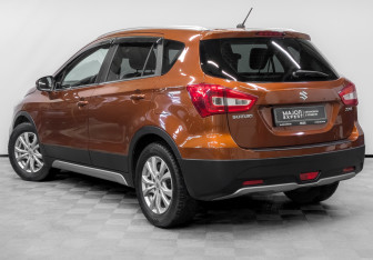 Подержанный автомобиль Suzuki SX4 Hatchback 2018 года (8 фото)