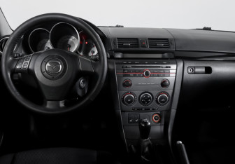 Подержанный автомобиль Mazda 3 Hatchback 2007 года (11 фото)