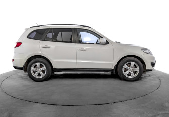 Подержанный автомобиль Hyundai Santa Fe 2012 года (4 фото)