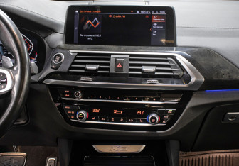 Подержанный автомобиль BMW X3 2021 года (15 фото)