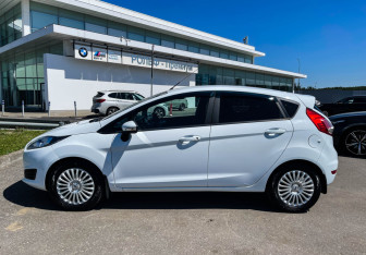Подержанный автомобиль Ford Fiesta Hatchback 2016 года (8 фото)