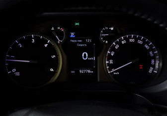 Подержанный автомобиль Toyota Land Cruiser Prado 2020 года (18 фото)