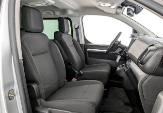 Подержанный автомобиль Peugeot Traveller 2021 года (25 фото)