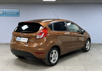 Подержанный автомобиль Ford Fiesta Hatchback 2015 года (5 фото)