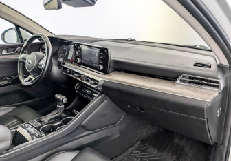Подержанный автомобиль Kia K5 2021 года (11 фото)