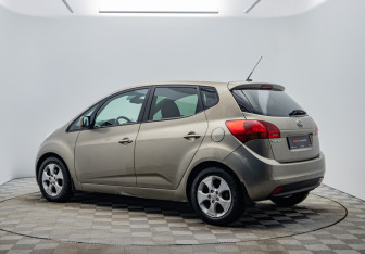 Подержанный автомобиль Kia Venga 2013 года (3 фото)