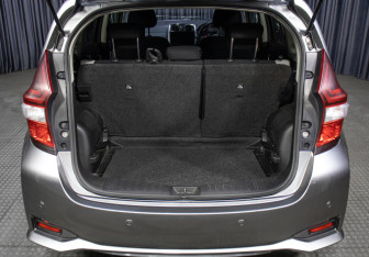 Подержанный автомобиль Nissan Note 2019 года (10 фото)