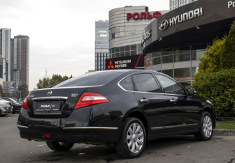 Подержанный автомобиль Nissan Teana 2010 года (5 фото)