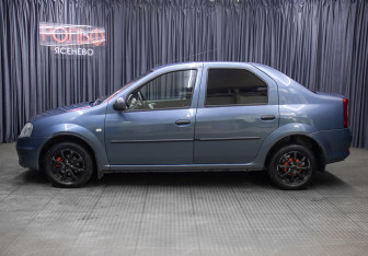 Подержанный автомобиль Renault Logan Sedan 2010 года (8 фото)