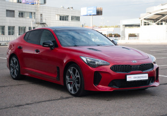 Подержанный автомобиль Kia Stinger 2019 года (3 фото)