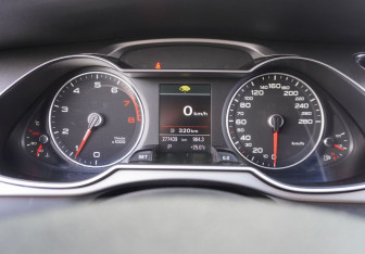 Подержанный автомобиль Audi A4 Sedan 2012 года (15 фото)