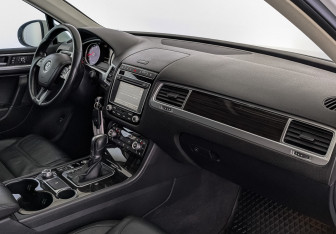 Подержанный автомобиль Volkswagen Touareg 2016 года (13 фото)