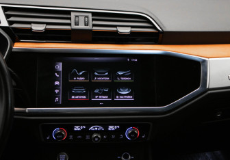Подержанный автомобиль Audi Q3 2019 года (23 фото)