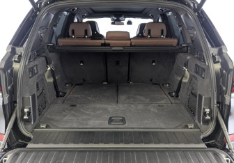 Подержанный автомобиль BMW X5 2025 года (10 фото)