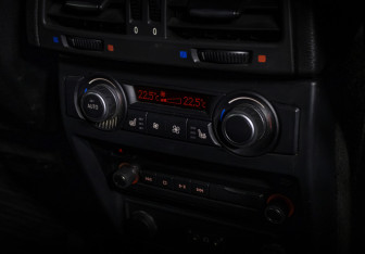 Подержанный автомобиль BMW X6 2012 года (19 фото)