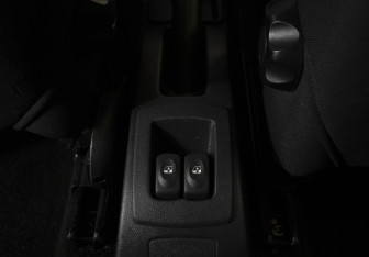 Подержанный автомобиль Renault Logan Sedan 2011 года (15 фото)