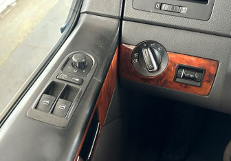 Подержанный автомобиль Volkswagen Multivan 2007 года (15 фото)