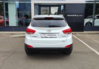 Подержанный автомобиль Hyundai ix35 2010 года (6 фото)