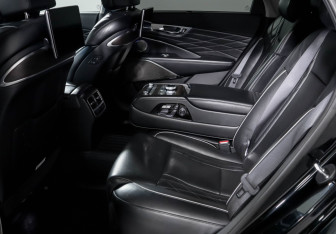 Подержанный автомобиль Kia K900 2019 года (10 фото)