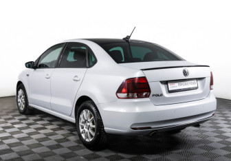 Подержанный автомобиль Volkswagen Polo Sedan 2018 года (7 фото)
