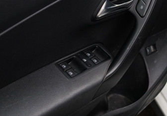 Подержанный автомобиль Volkswagen Polo Sedan 2016 года (13 фото)