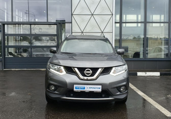 Подержанный автомобиль Nissan X-Trail 2016 года (2 фото)