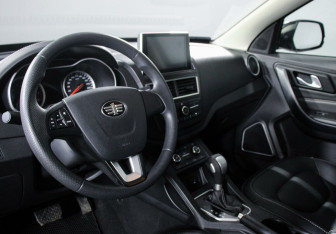 Подержанный автомобиль FAW Besturn X40 2021 года (7 фото)