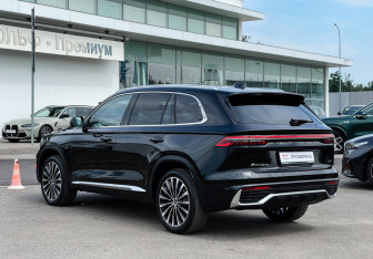Подержанный автомобиль Geely Monjaro 2026 года (7 фото)