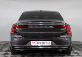 Подержанный автомобиль Volvo S90 2021 года (6 фото)