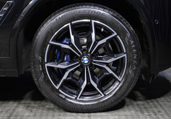 Подержанный автомобиль BMW X4 2021 года (27 фото)