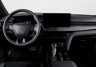 Подержанный автомобиль Toyota Camry Sedan 2026 года (12 фото)