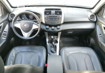 Подержанный автомобиль Lifan X60 2015 года (11 фото)