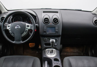 Подержанный автомобиль Nissan Qashqai 2011 года (13 фото)