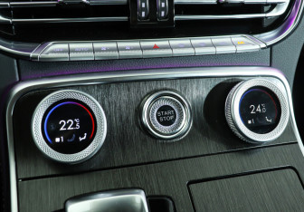 Подержанный автомобиль Hongqi H9 2023 года (18 фото)