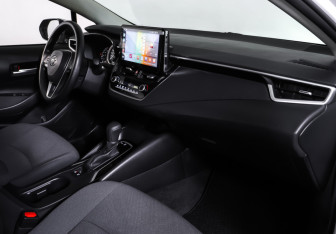 Подержанный автомобиль Toyota Corolla Sedan 2022 года (11 фото)