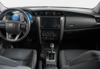 Подержанный автомобиль Toyota Fortuner 2021 года (11 фото)