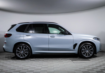 Подержанный автомобиль BMW X5 2024 года (4 фото)