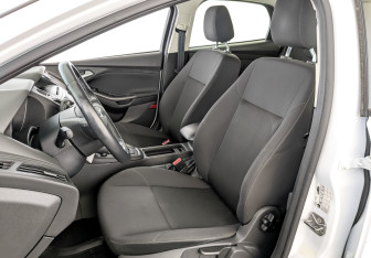 Подержанный автомобиль Ford Focus Hatchback 2018 года (20 фото)