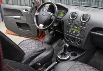 Подержанный автомобиль Ford Fusion 2006 года (11 фото)