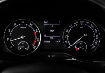 Подержанный автомобиль Skoda Superb Liftback 2015 года (10 фото)
