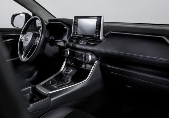 Подержанный автомобиль Toyota RAV4 2021 года (9 фото)