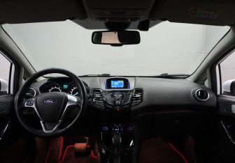 Подержанный автомобиль Ford Fiesta Hatchback 2018 года (9 фото)