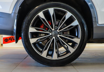 Подержанный автомобиль Geely Tugella 2022 года (30 фото)