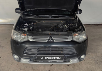 Подержанный автомобиль Mitsubishi Outlander 2014 года (18 фото)