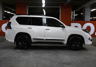 Подержанный автомобиль Toyota Land Cruiser Prado 2011 года (4 фото)