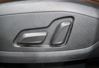 Подержанный автомобиль Audi A4 Sedan 2017 года (13 фото)