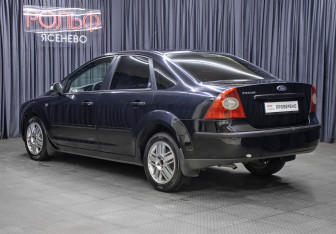 Подержанный автомобиль Ford Focus Sedan 2006 года (4 фото)