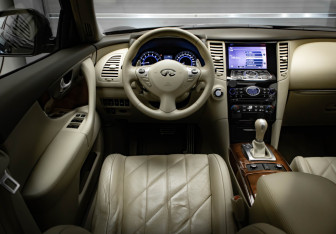 Подержанный автомобиль Infiniti FX 2013 года (9 фото)