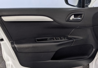 Подержанный автомобиль Citroen C4 Sedan 2018 года (19 фото)