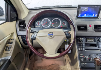 Подержанный автомобиль Volvo XC90 2014 года (22 фото)